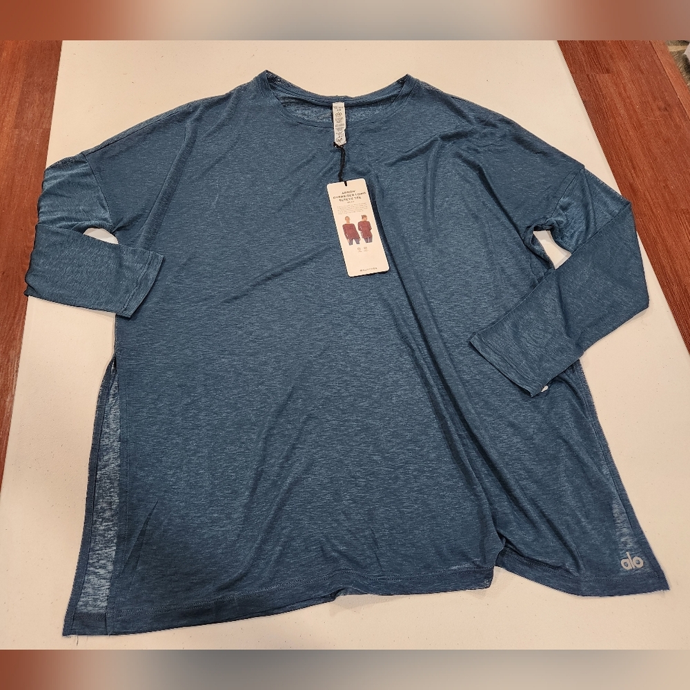 ALO Yoga NWT Arrow Oversized Long Sleeve Tee Deep Blue Long Sleeve Shirt